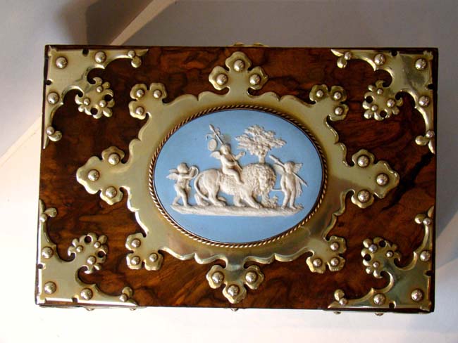 An extremely attractive Ladies dressing box with brass mounts and a Wedgewood plaque circa 1850 — image 2